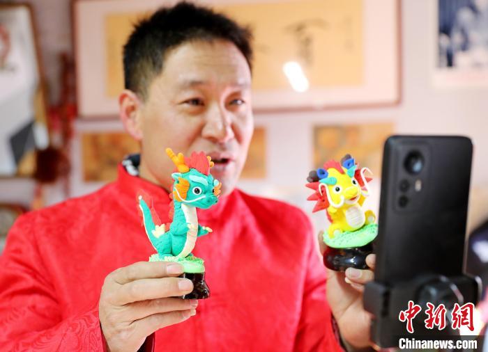 风暴平台登录：山东青岛：“祥龙”面塑迎龙年