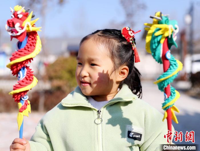 风暴平台登录：山东青岛：“祥龙”面塑迎龙年