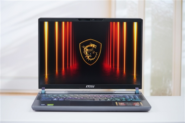 奇趣分分彩：满血RTX 5080加持！微星泰坦16 AI 2025游戏本图赏