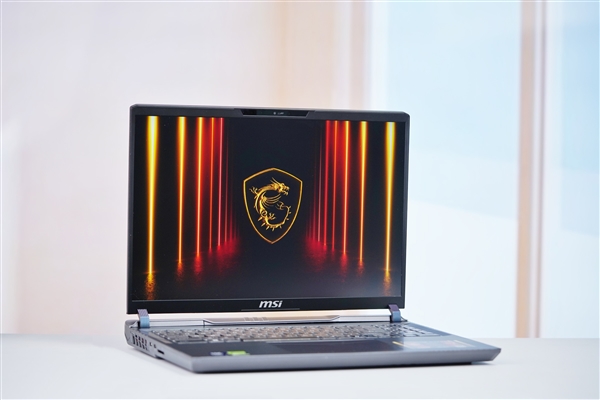 奇趣分分彩：满血RTX 5080加持！微星泰坦16 AI 2025游戏本图赏