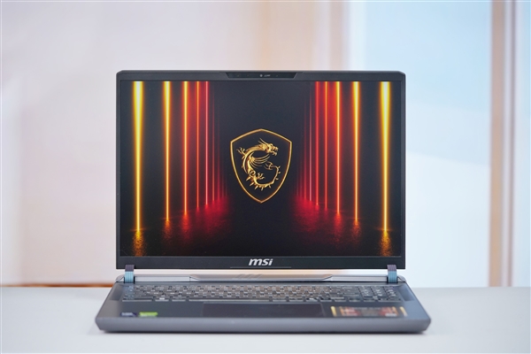 奇趣分分彩：满血RTX 5080加持！微星泰坦16 AI 2025游戏本图赏