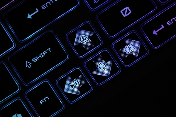 奇趣分分彩：满血RTX 5080加持！微星泰坦16 AI 2025游戏本图赏