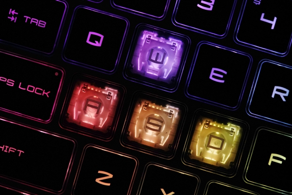 奇趣分分彩：满血RTX 5080加持！微星泰坦16 AI 2025游戏本图赏