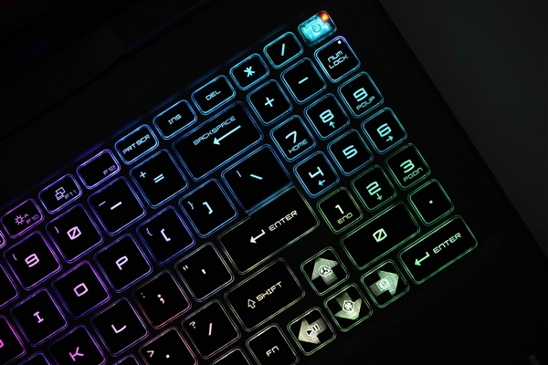 奇趣分分彩：满血RTX 5080加持！微星泰坦16 AI 2025游戏本图赏