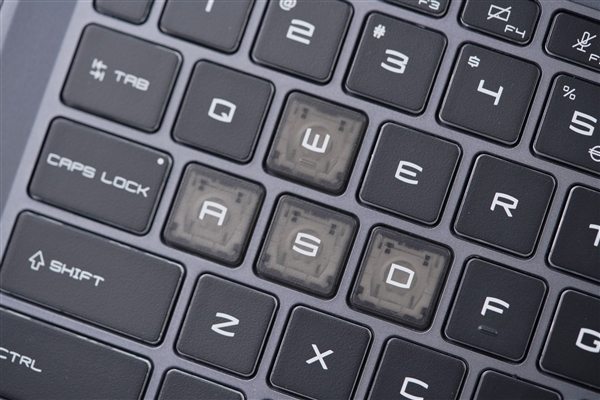 奇趣分分彩：满血RTX 5080加持！微星泰坦16 AI 2025游戏本图赏