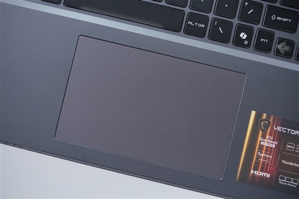 奇趣分分彩：满血RTX 5080加持！微星泰坦16 AI 2025游戏本图赏